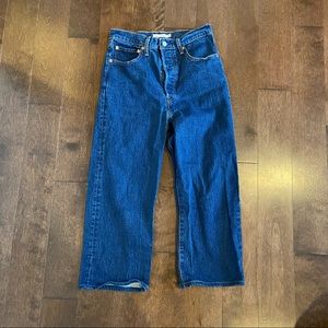 Levi’s cropped ribcage straight jean in dark blue wash